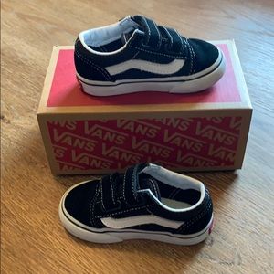 Vans Kids Old Skool V (Black/True White) 6T